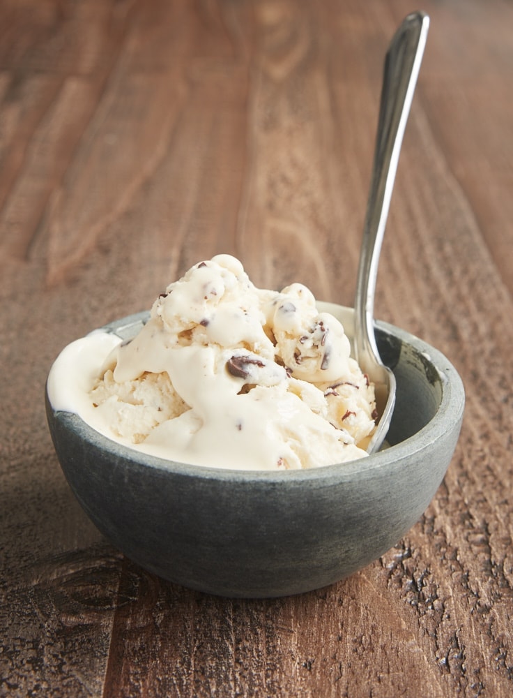 No-Churn Stracciatella Ice Cream - Bake Or Break