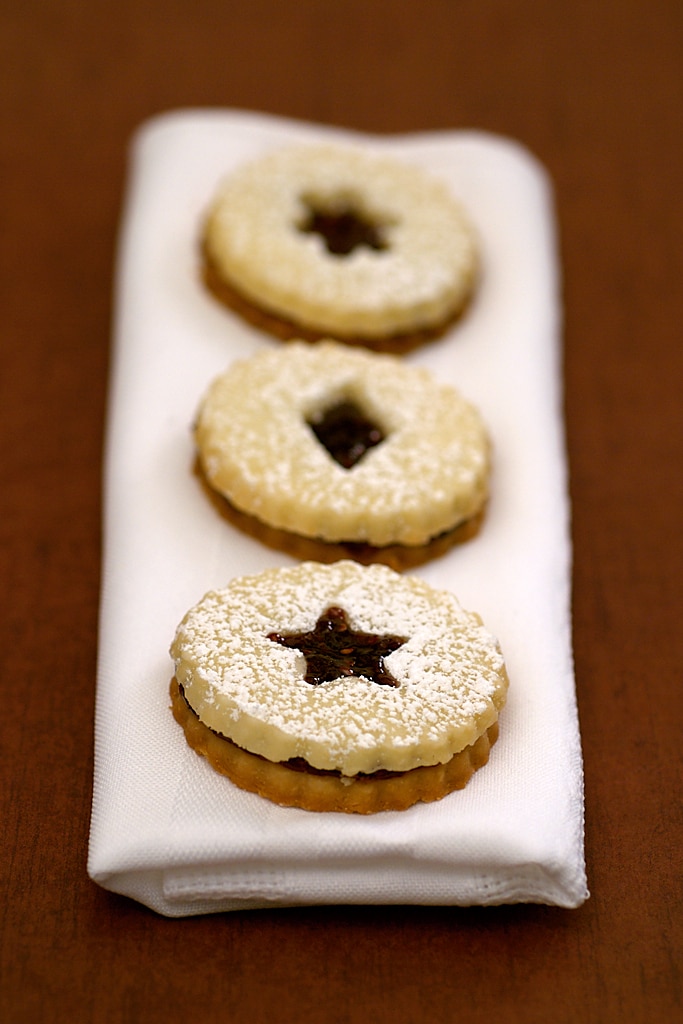 Linzer Cookies on a white napkin