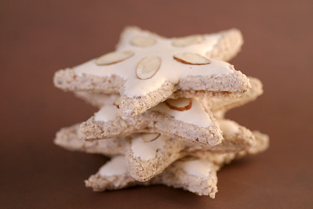 stack of Zimtsterne on a brown surface