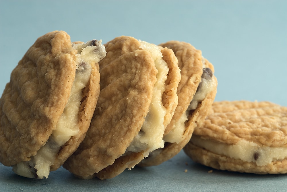 Chocolate Chip-Filled Melting Moments are wonderfully delicate and sweet. - Bake or Break