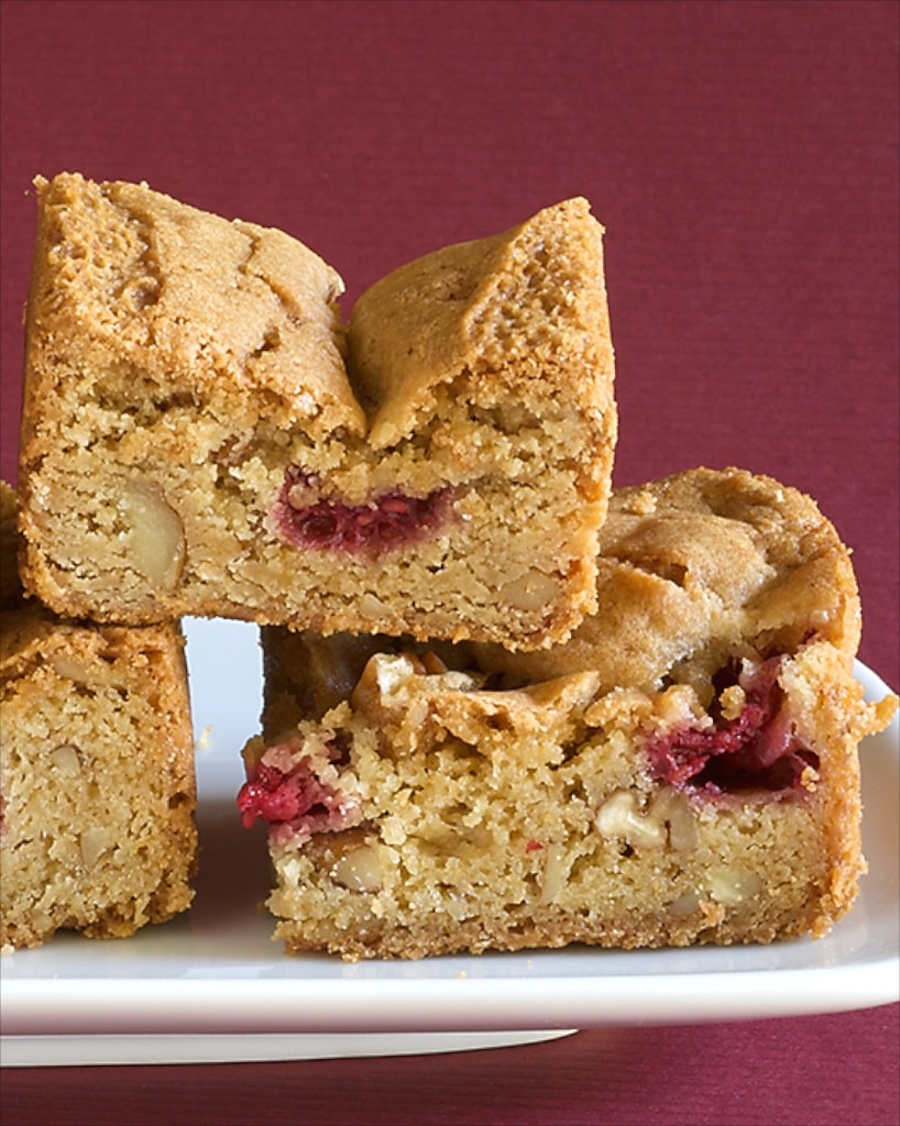 Raspberry Pecan Blondies offer a fresh fruit twist on traditional blondies. Fresh raspberries and pecans make for a deliciously sweet treat! - Bake or Break