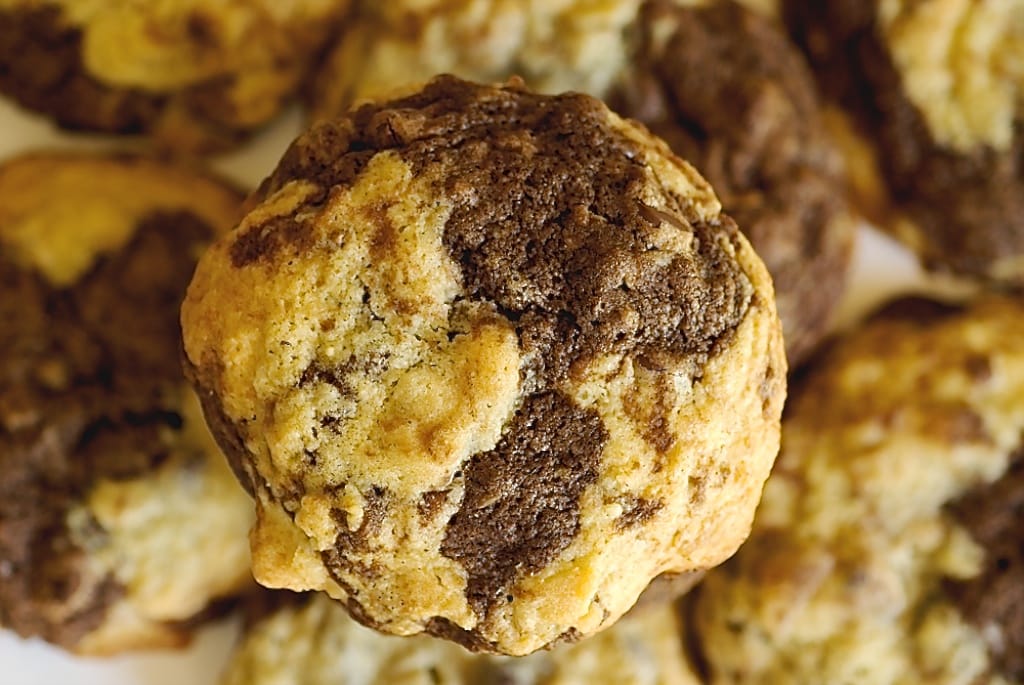 Marbled Chocolate Chip Oatmeal Cookies combine two chocolate chip cookie doughs - vanilla and chocolate. Delicious! - Bake or Break