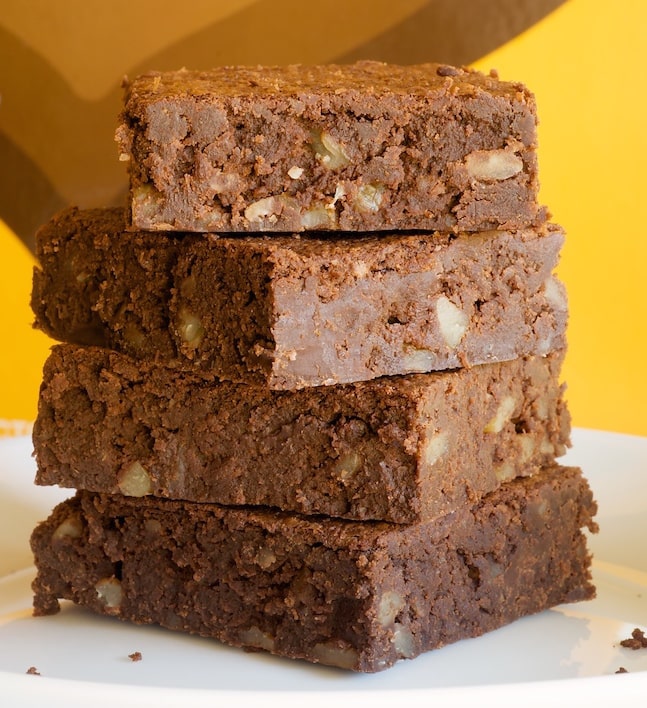 Indulge your chocolate craving in a big way with these amazing Fudge Brownies! - Bake or Break