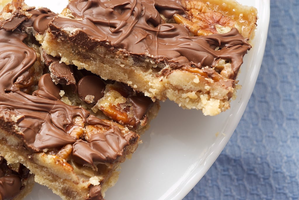 You only need a handful of ingredients to whip up these simple, delicious Caramel and Chocolate Pecan Bars. - Bake or Break