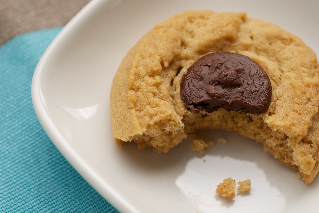 Irresistible classic Peanut Butter Cookies get all dressed up with a little chocolate right on top! - Bake or Break