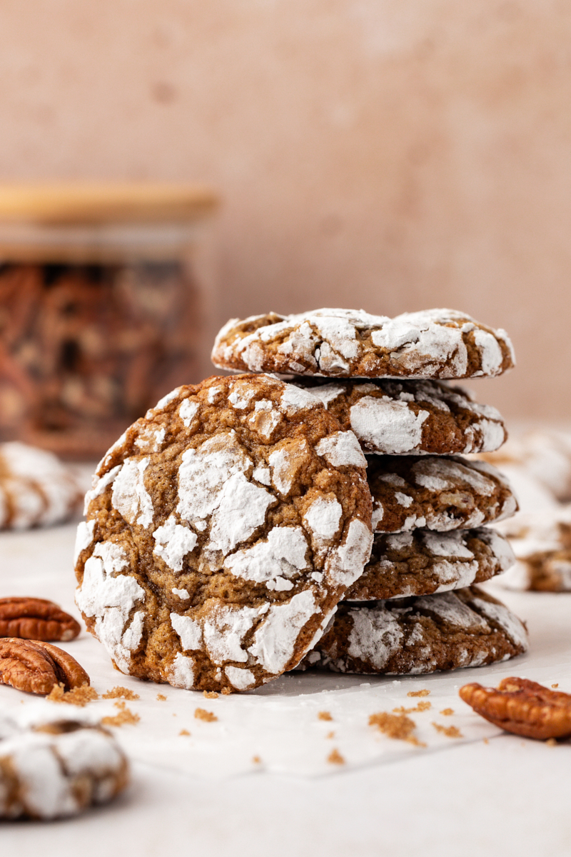 Stack of 5 brown sugar crinkle cookies with one leaning against them