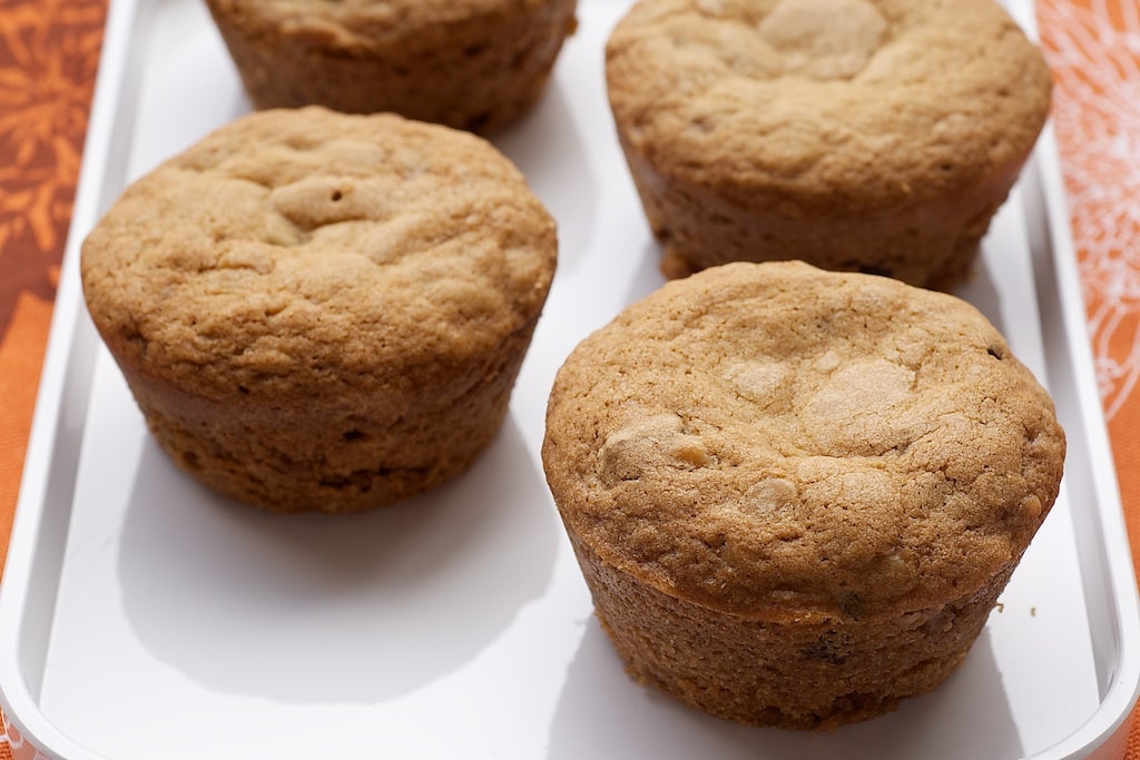 Blondie Cupcakes take traditional blondies and turn them into mini versions. Great for entertaining! - Bake or Break