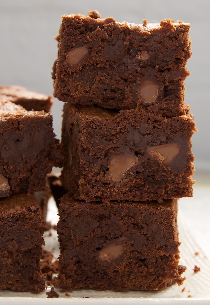 SSour cream creates delicious flavor and a lovely texture in these Sour Cream Brownies. - Bake or Break