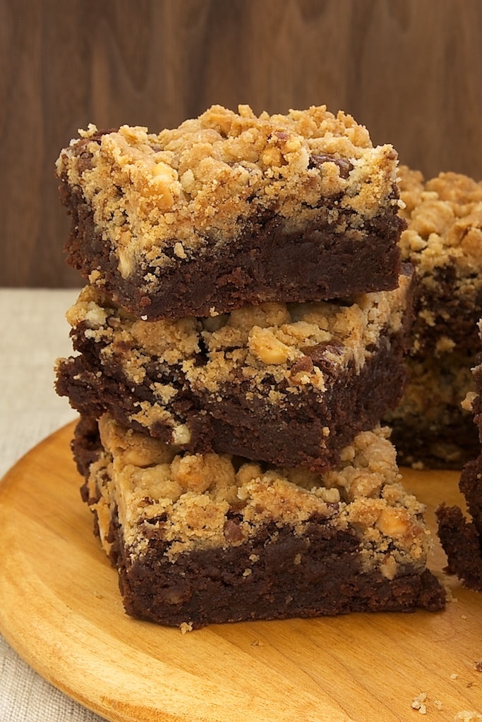 Dark, rich brownies and a crunchy peanut butter topping combine for these Peanut Butter Streusel Brownies. A must for fans of chocolate and peanut butter! - Bake or Break