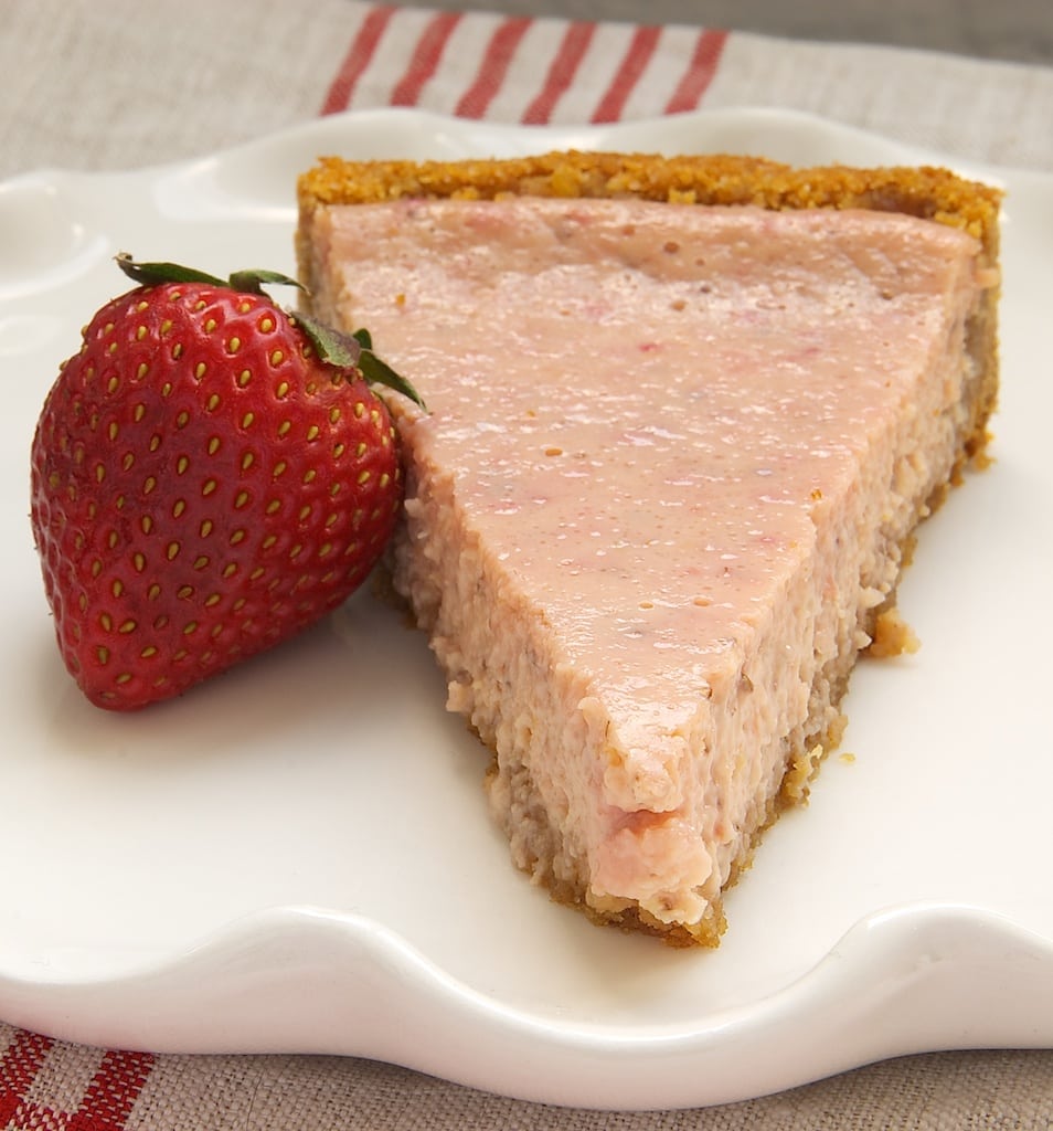 Tart lemons and sweet strawberries come together to make this Strawberry Lemonade Tart. A perfect summer dessert! - Bake or Break