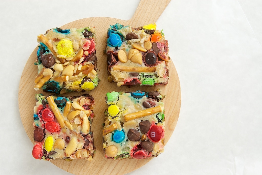 Build-a-Bars start with a simple crust that's topped with a cream cheese filling and a your favorite toppings. A fun and delicious treat! - Bake or Break