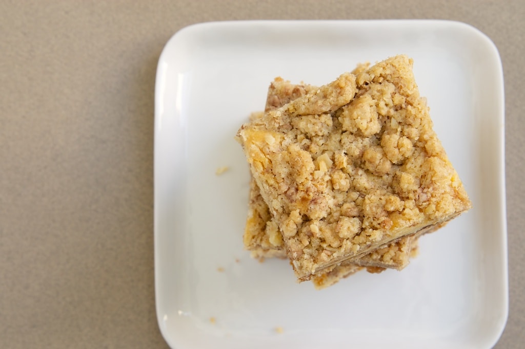 Cinnamon Oatmeal Cream Cheese Bars are deliciously layered bars flavored with lots of cinnamon and sweet cream cheese!