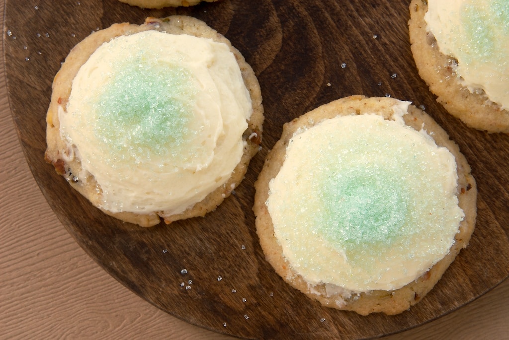 Pistachio Cookies with White Chocolate-Cream Cheese Frosting | Bake or Break