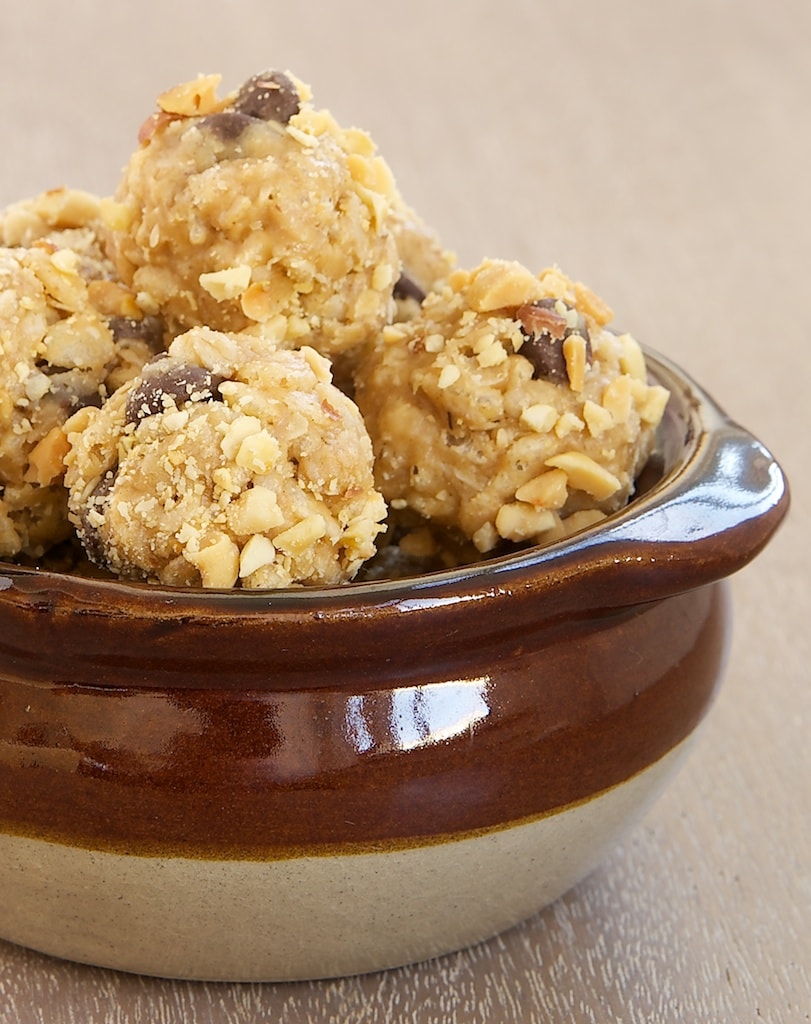 Make up a batch of these simple, no-bake Peanut Butter Chocolate Chip Oat Bites and just watch them disappear! - Bake or Break