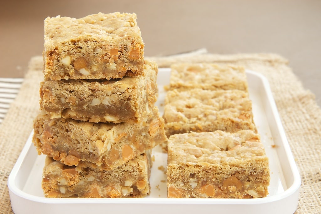 Butterscotch Caramel Crunch Blondies are pack with so much good stuff. They're sweet, nutty, crunchy, and irresistible!