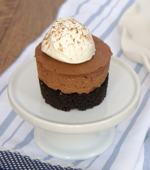 Mini No-Bake Chocolate Cheesecakes are all about the chocolate!