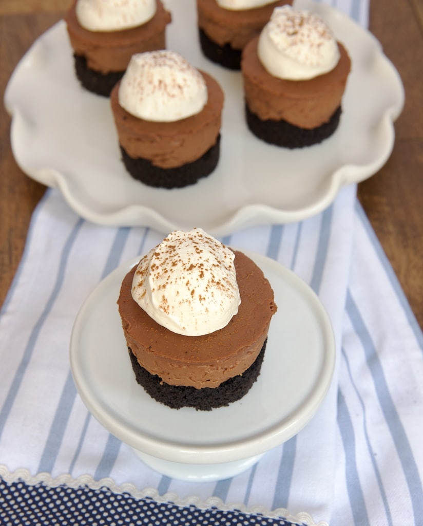 Mini No-Bake Chocolate Cheesecakes are so deliciously rich, cool, and creamy. Plus, they're super simple to make! - Bake or Break