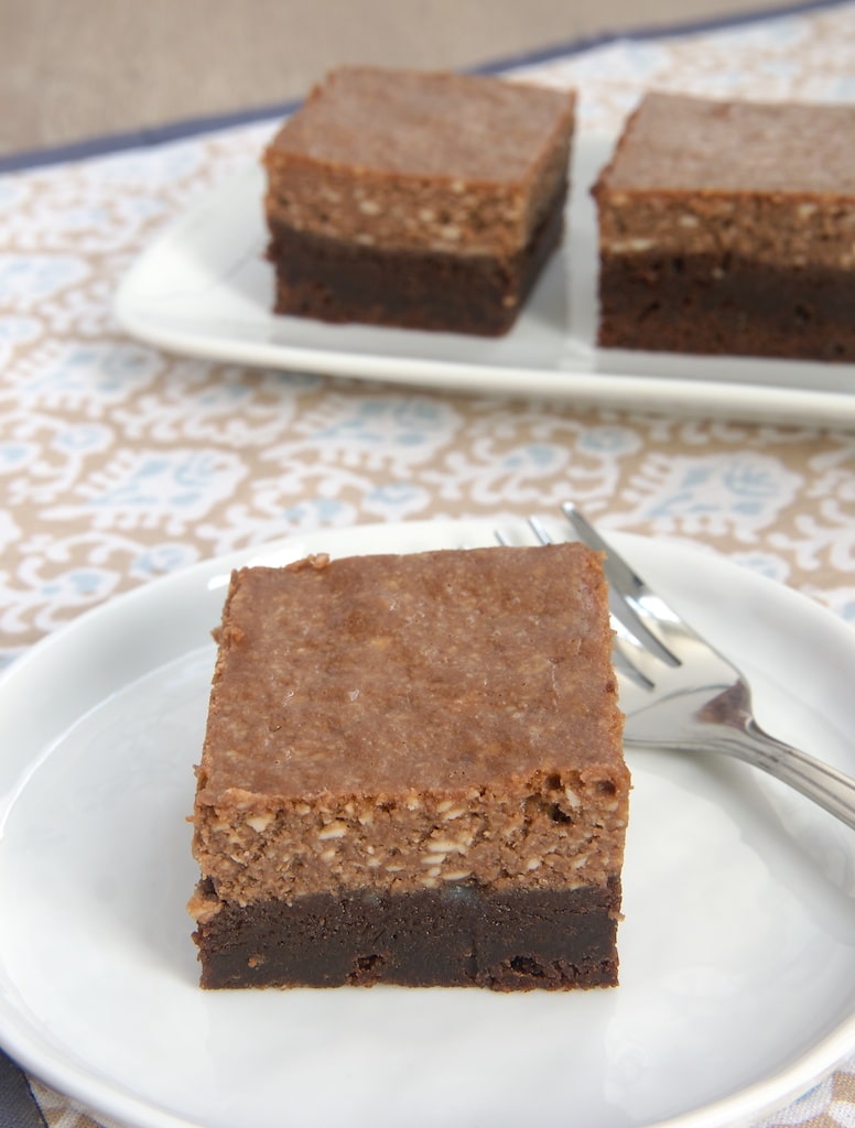 Brownies and cheesecake come together with chocolate and hazelnut to make these delicious Chocolate Hazelnut Cheesecake Brownies. - Bake or Break