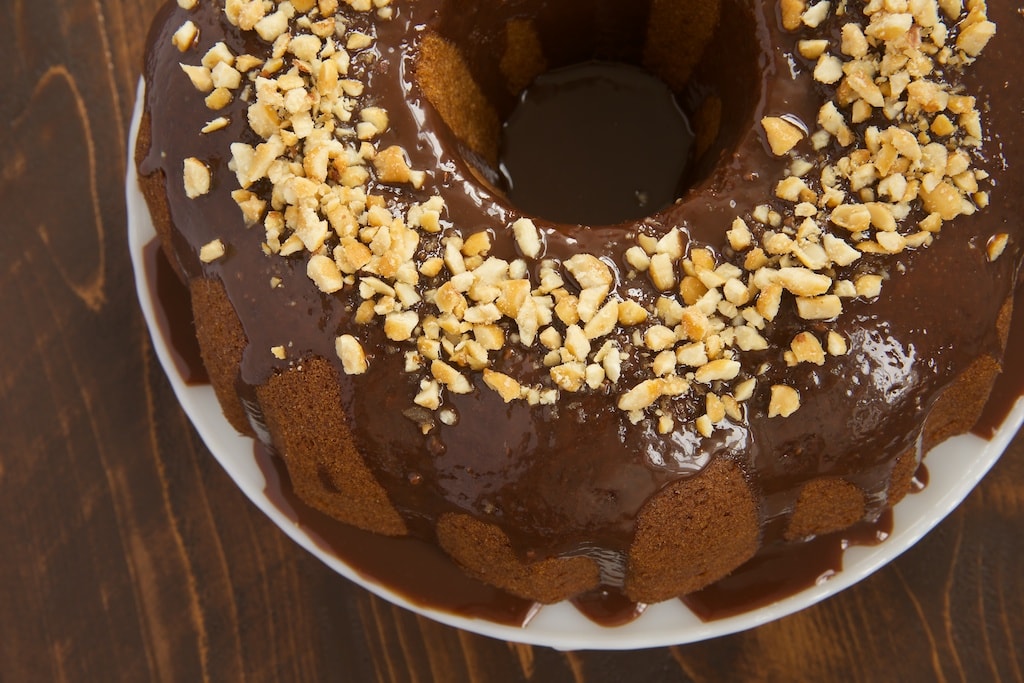 If you love chocolate and peanut butter, this Peanut Butter Bundt Cake with Milk Chocolate Ganache is a must-bake! - Bake or Break