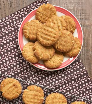 Two classic cookies come together in these delicious Peanut Butter Snickerdoodles!