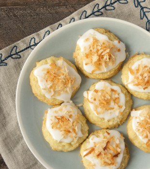 These little Toasted Coconut-White Chocolate Cookies pack a big flavor punch! - Bake or Break