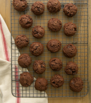 Coffee-flavored liqueur and lots of chocolate make these Fudgy Kahlua Brownie Cookies an irresistible treat!