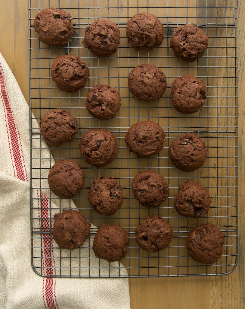 Coffee-flavored liqueur and lots of chocolate make these Fudgy Kahlua Brownie Cookies an irresistible treat!