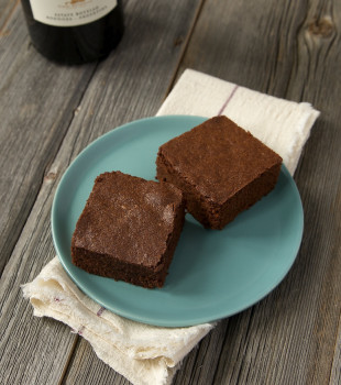 Red wine adds a wonderful complexity to fudgy brownies! - Bake or Break