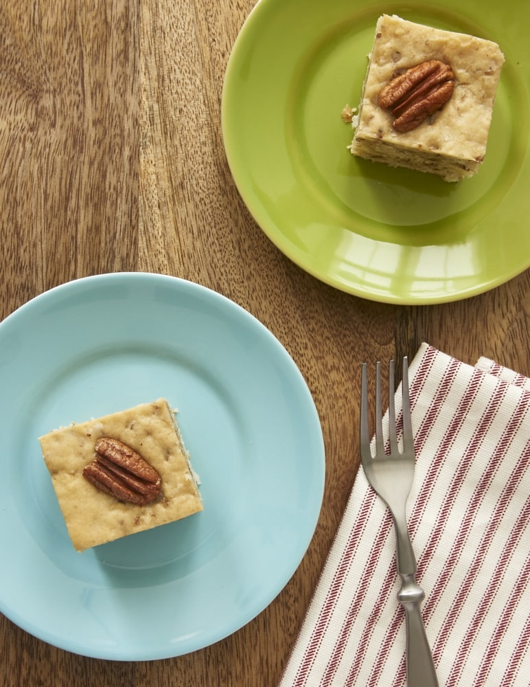 Simplify that classic dessert with this simple-to-make Italian Cream Snack Cake!