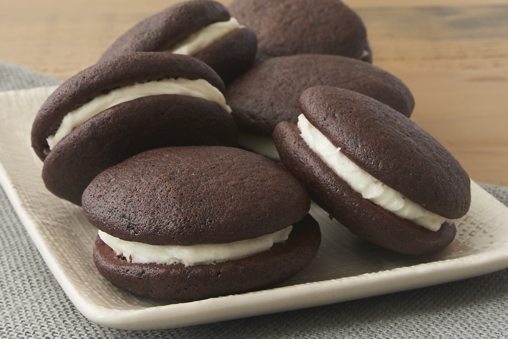 Peppermint and chocolate are a perfect pair in these lovely, delicate, delicious Chocolate Peppermint Whoopie Pies! - Bake or Break