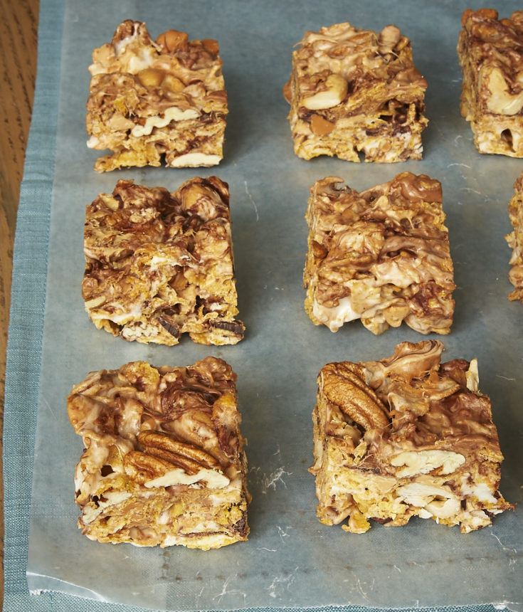 These no-bake Sweet and Nutty Corn Flake Bars are packed with all kinds of good things. Kids of all ages will love these! - Bake or Break