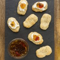 Spicy pepper jelly and tangy cream cheese are the perfect topping for these Hot Pepper Mini Flatbreads! - Bake or Break