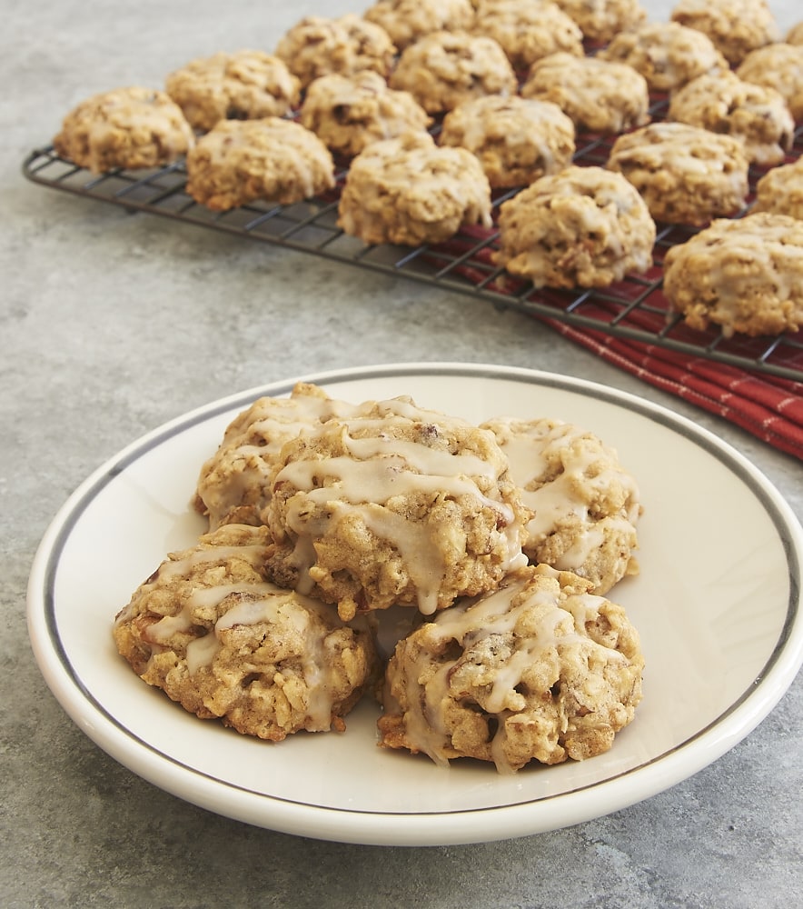 Brown Butter Oatmeal Date Cookies with Maple Glaze are full of sweet, chewy, nutty flavor! - Bake or Break