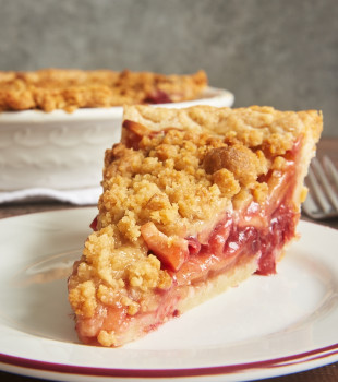 Apple Cranberry Crumb Pie is a sweet, tart, absolutely delicious pie. That fruity filling and a sweet, buttery crumb topping make this one irresistible dessert! - Bake or Break