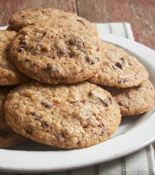 A blend of spices adds a delicious twist to traditional cookies in these Spiced Chocolate Chip Cookies! - Bake or Break