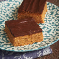 Peanut butter, chocolate, and salty cracker crumbs make these Sweet and Salty Peanut Butter Bars a favorite! - Bake or Break