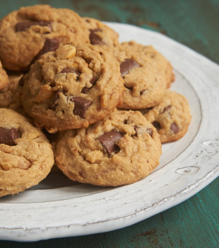 Peanut Butter Chocolate Chip Crunch Cookies on a white and gray plate