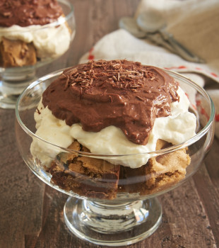 Bring new life to leftover blondies with these absolutely fantastic Blondie Pudding Trifles! - Bake or Break