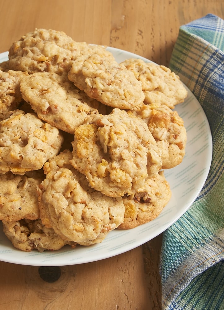 Corn Flake Oatmeal Cookies are soft, chewy, and crunchy all at the same time. These always disappear so quickly! - Bake or Break