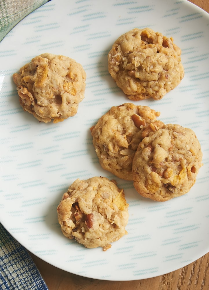 Corn Flake Oatmeal Cookies are soft, chewy, and crunchy all at the same time. These always disappear so quickly! - Bake or Break