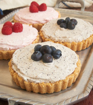 Homemade dessert doesn't get much easier than these Berry Fool Tarts. They're so cool and creamy, too! - Bake or Break