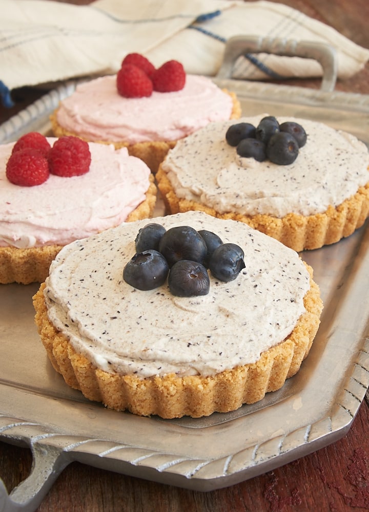 Homemade dessert doesn't get much easier than these Berry Fool Tarts. They're so cool and creamy, too! - Bake or Break