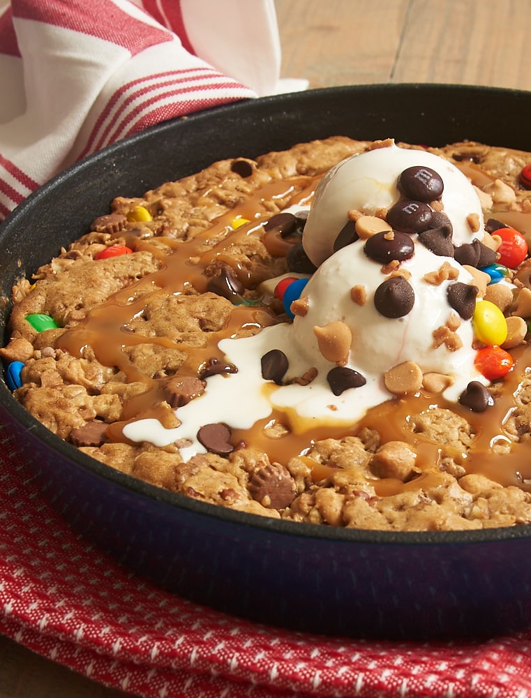 Reese's Peanut Butter & Chocolate Chip Cookie Cast Iron Skillet Set