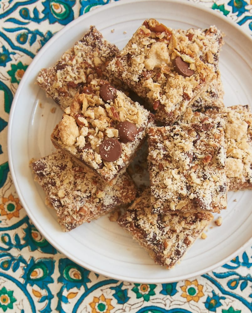 These fantastic Caramel Chocolate Chip Oat Bars are perfectly sweet, chewy, nutty, and gooey! You can change up the toppings, too, to match your cravings. - Bake or Break