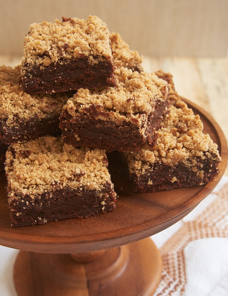 Cinnamon Crumb Brownies on a wooden plate