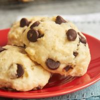Add a little chocolate to your breakfast routine with these quick, easy, and delicious Chocolate Chip Drop Biscuits! - Bake or Break