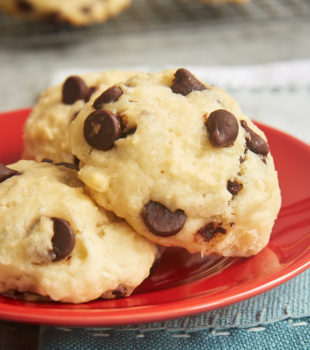 Add a little chocolate to your breakfast routine with these quick, easy, and delicious Chocolate Chip Drop Biscuits! - Bake or Break