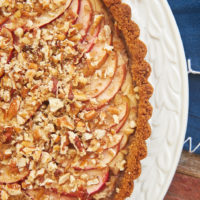 Apple Pecan Cream Cheese Tart is a delicious combination of apple pie and cheesecake. This lovely dessert is a fall baking must! - Bake or Break
