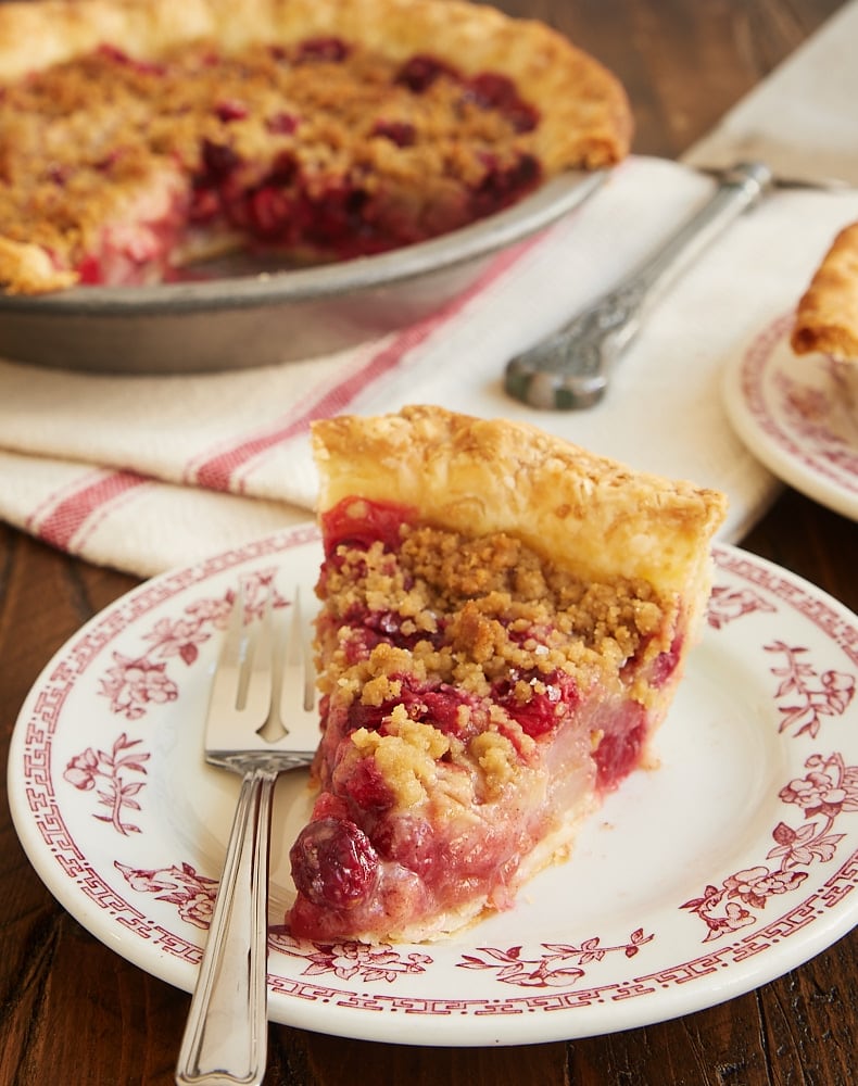 Tart cranberries and subtly sweet pears are a perfectly delicious combination in this fantastic Cranberry Pear Crumb Pie. - Bake or Break
