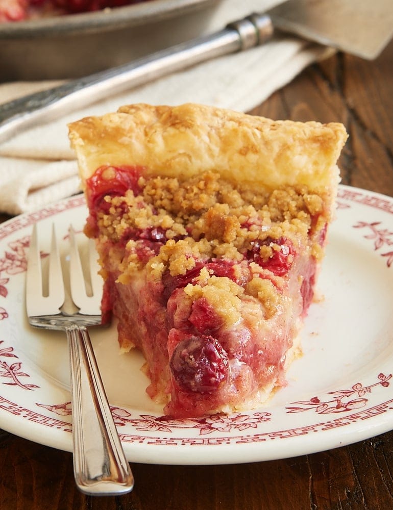 Tart cranberries and subtly sweet pears are a perfectly delicious combination in this fantastic Cranberry Pear Crumb Pie. - Bake or Break